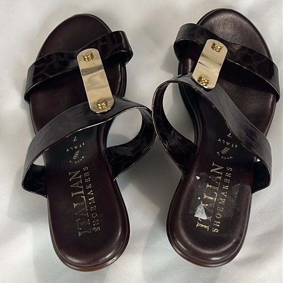 Italian Shoemakers Brown Croc Embossed Sandals w/ Gold Hardware - Picture 2 of 6